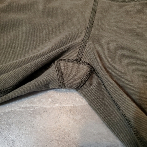 Lululemon Refine Crop. Capri. Small stripes. Olive green. Jogger style. Size 6. - Picture 12 of 16
